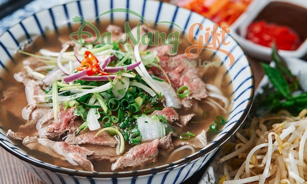 Phở bò tái ăn kèm một số loại rau gia vị. Ảnh: Taste Atlas
